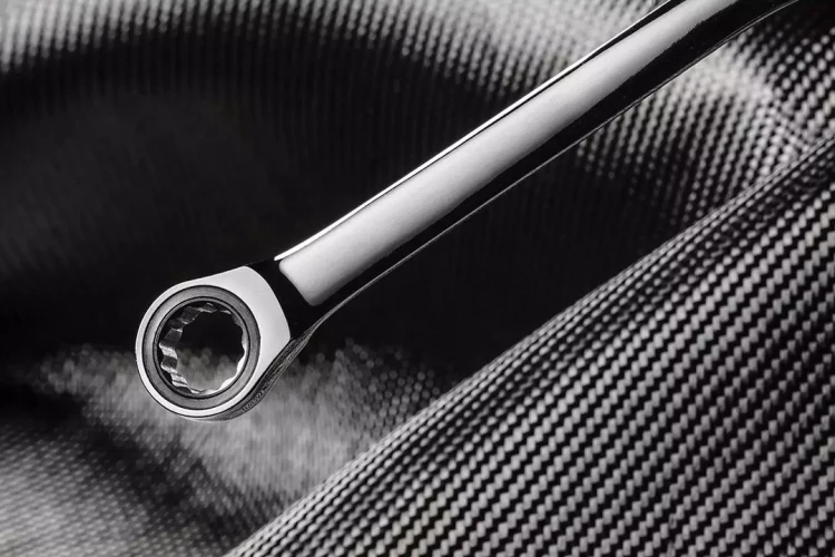 Klucz płasko-oczkowy z grzechotką 19 mm