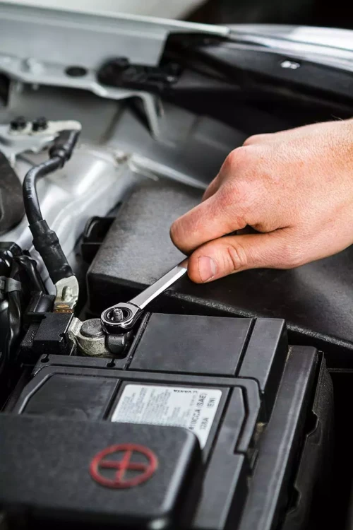 Klucz płasko-oczkowy z grzechotką 19 mm