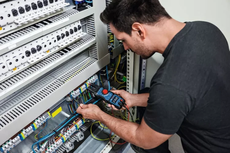 Miernik z otwartymi cęgami GFM 1000-15